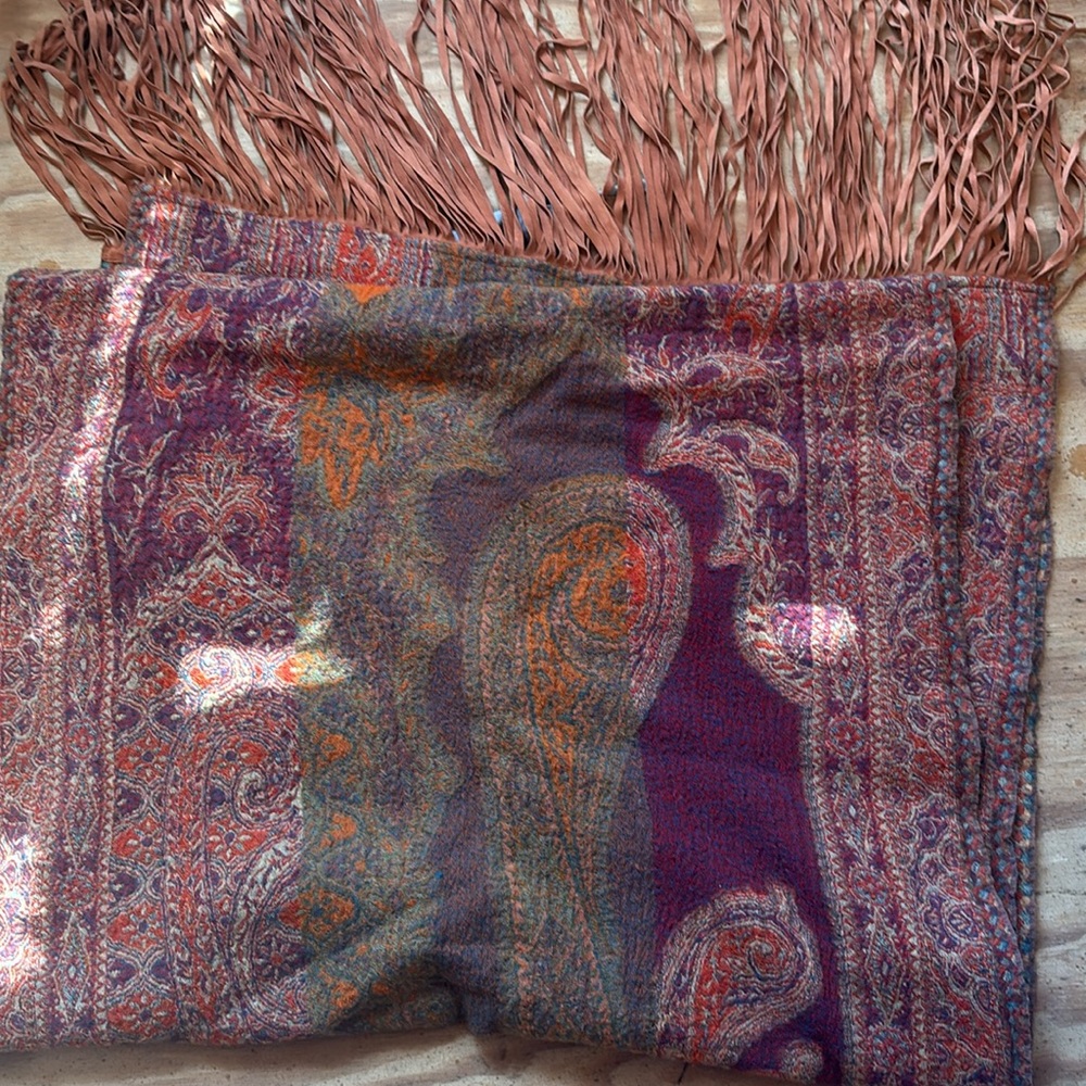 Wool wrap/scarf. - Picture 1 of 3
